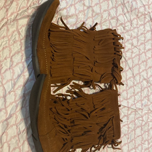 Minnetonka 3-Layer Fringe Boot - Picture 3 of 5